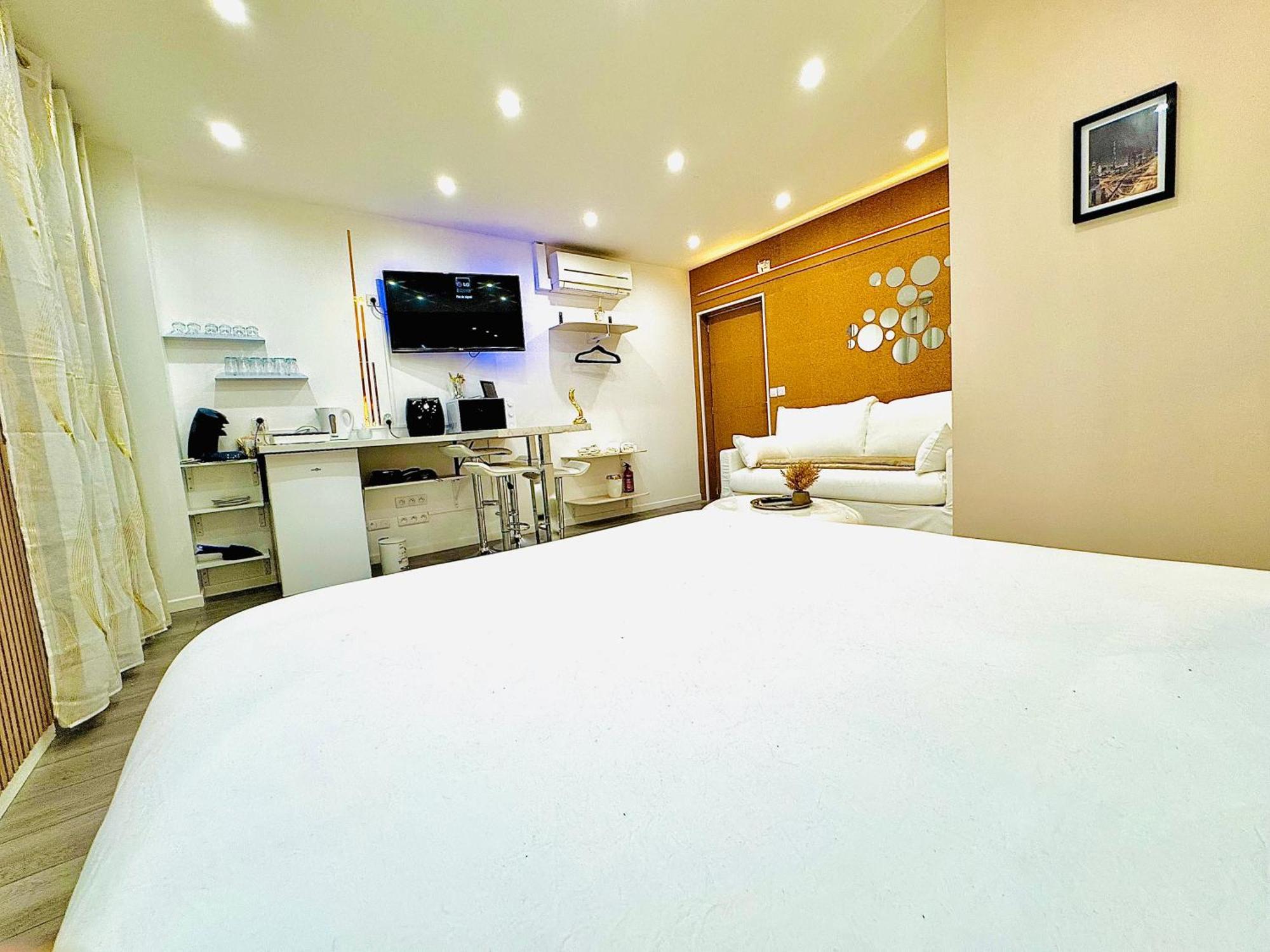 Worldroom Chambre Privee Avec Espace Commun Perpiñán Exterior foto